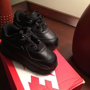 Black Nike air Max